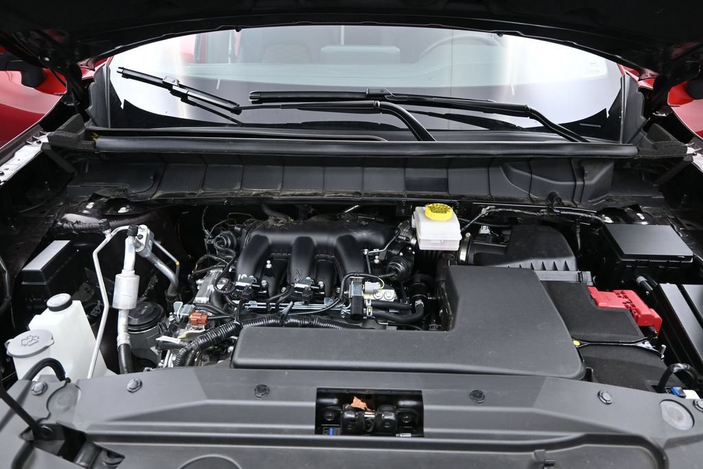 Used 2025 Nissan Pathfinder SV w/ SV Premium Package AWD/4WD image 16