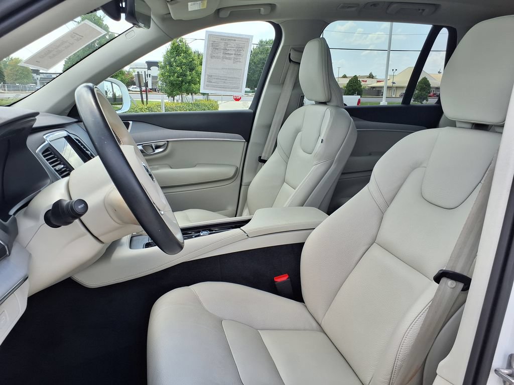 Used 2025 Volvo XC90 B5 Core AWD/4WD image 17