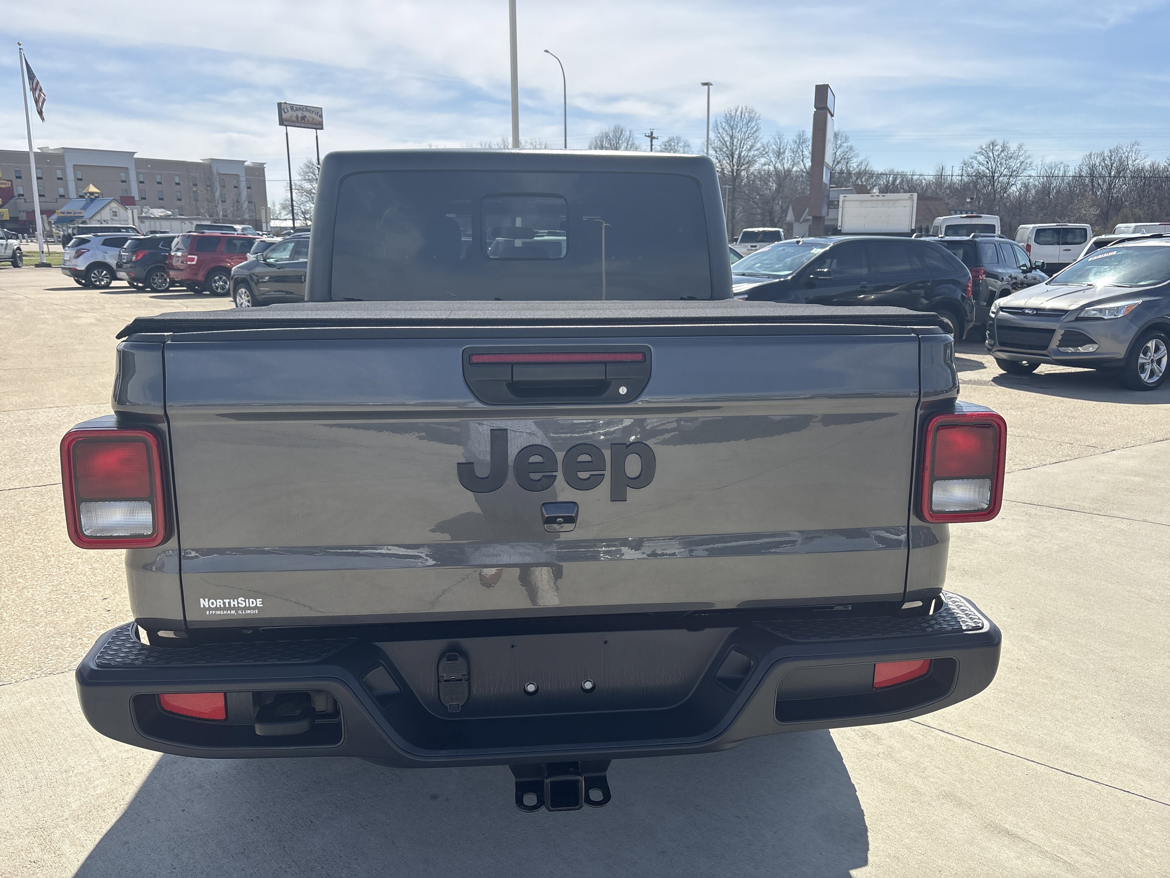 Used 2021 Jeep Gladiator Willys image 4