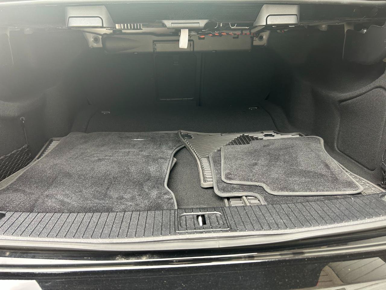 Used 2013 Mercedes-Benz E 350 BlueTEC Sedan image 45
