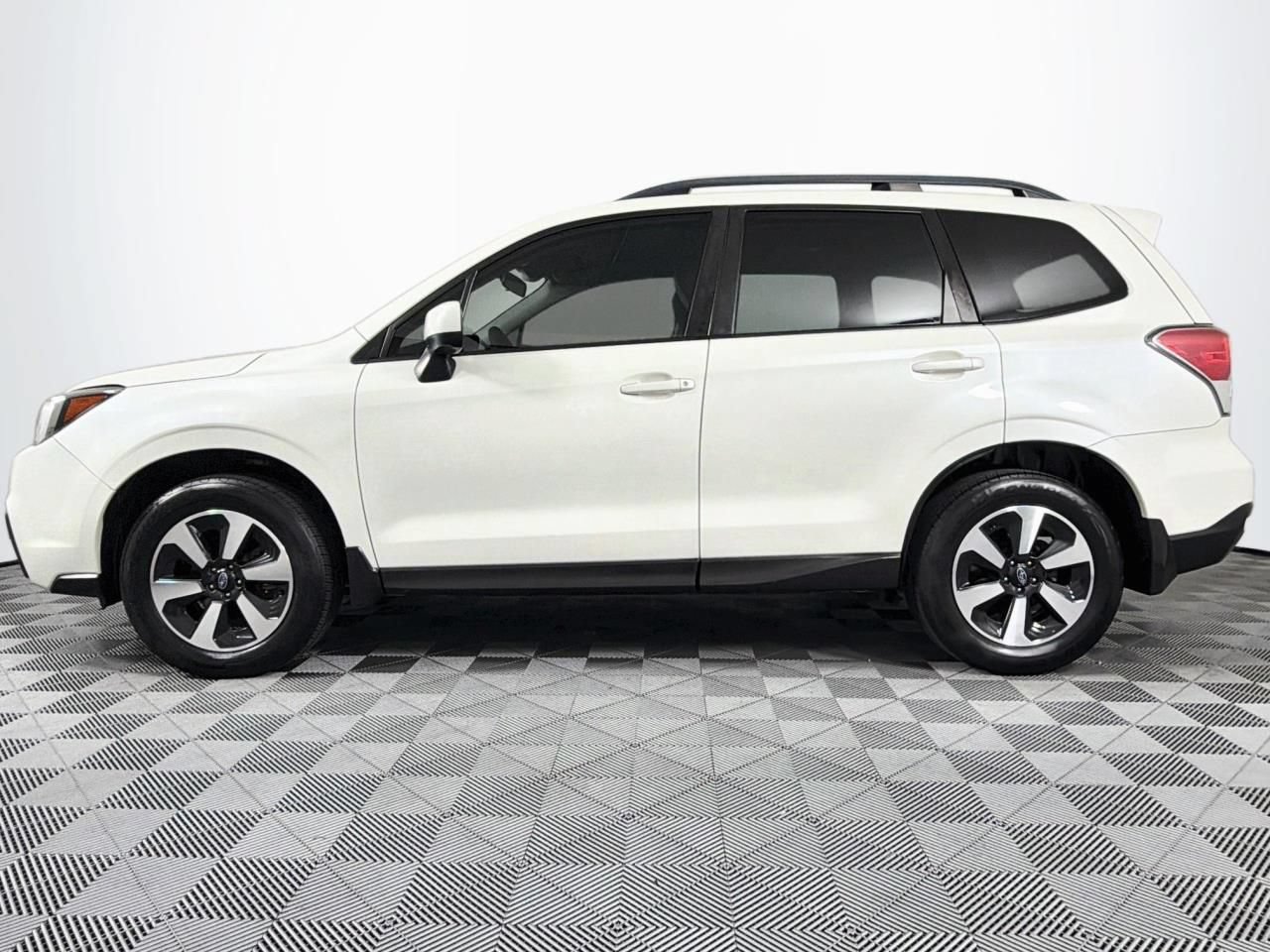 Used 2018 Subaru Forester 2.5i Premium AWD/4WD image 7
