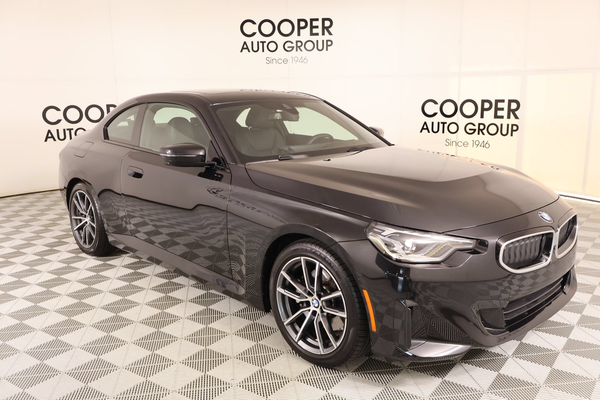 Used 2025 BMW 230i Coupe RWD image 1