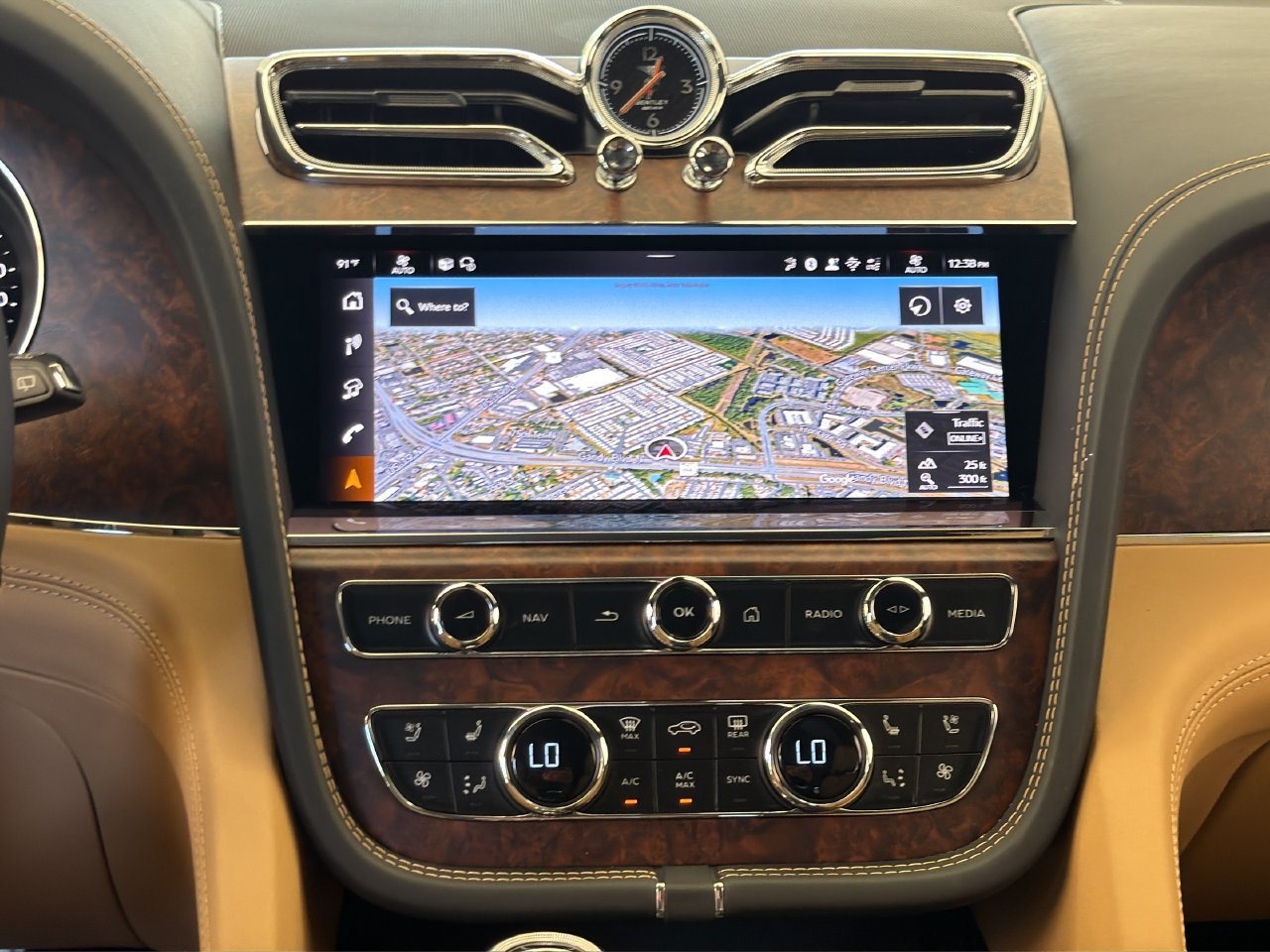 Used 2025 Bentley Bentayga AWD/4WD image 17