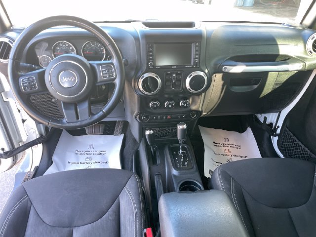 Used 2018 Jeep Wrangler Unlimited Sahara w/ Connectivity Group AWD/4WD image 13