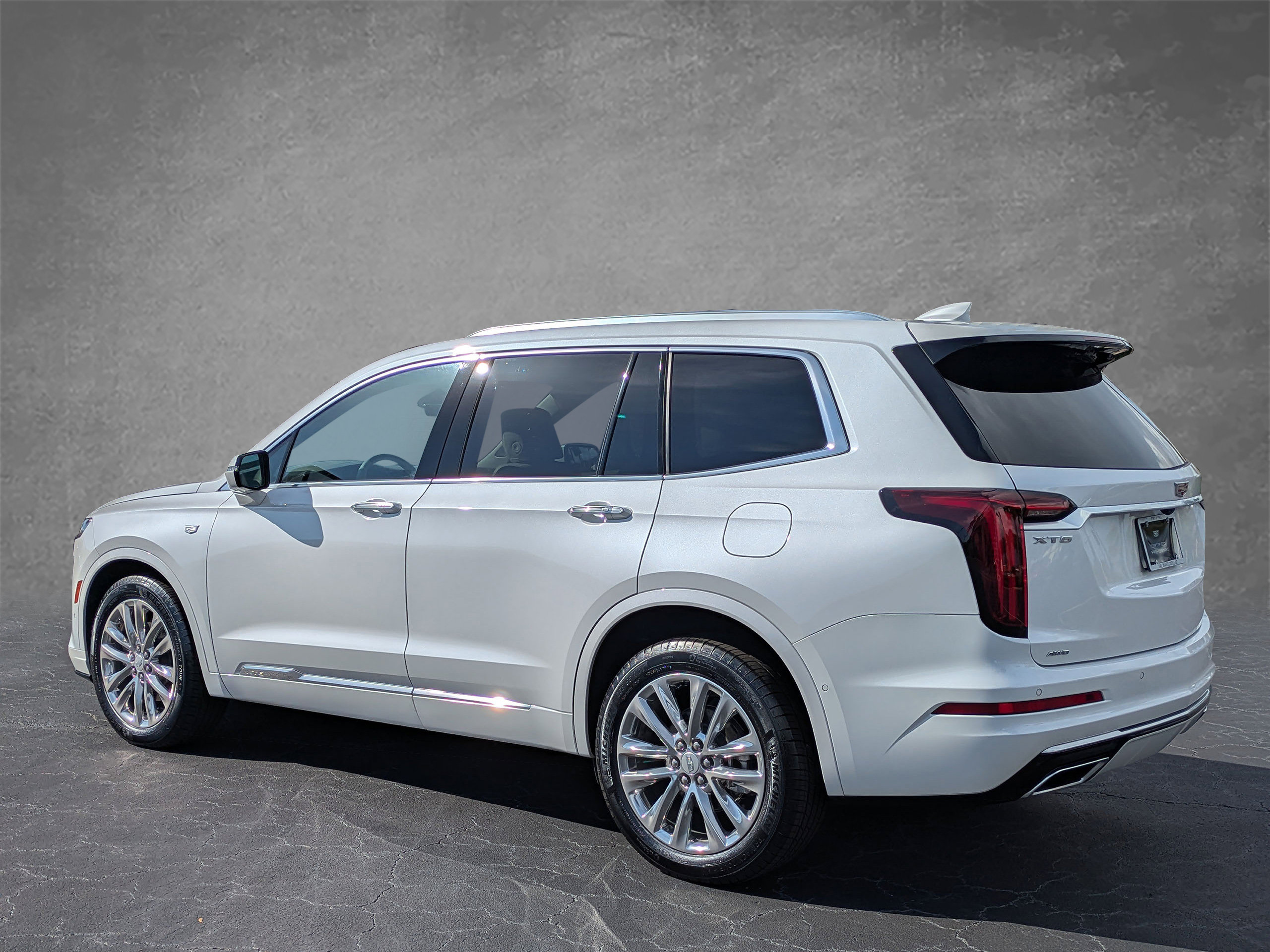 Certified 2025 Cadillac XT6 Premium Luxury w/ Technology Package AWD/4WD image 4