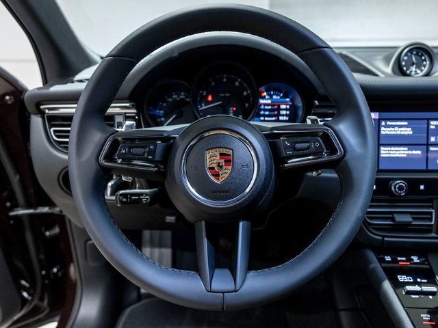 Used 2025 Porsche Macan image 6