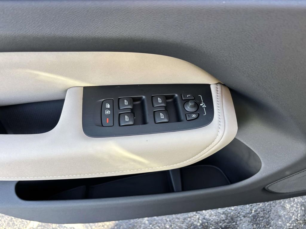 New 2026 Volvo XC60 B5 Plus w/ Protection Package Premier image 12