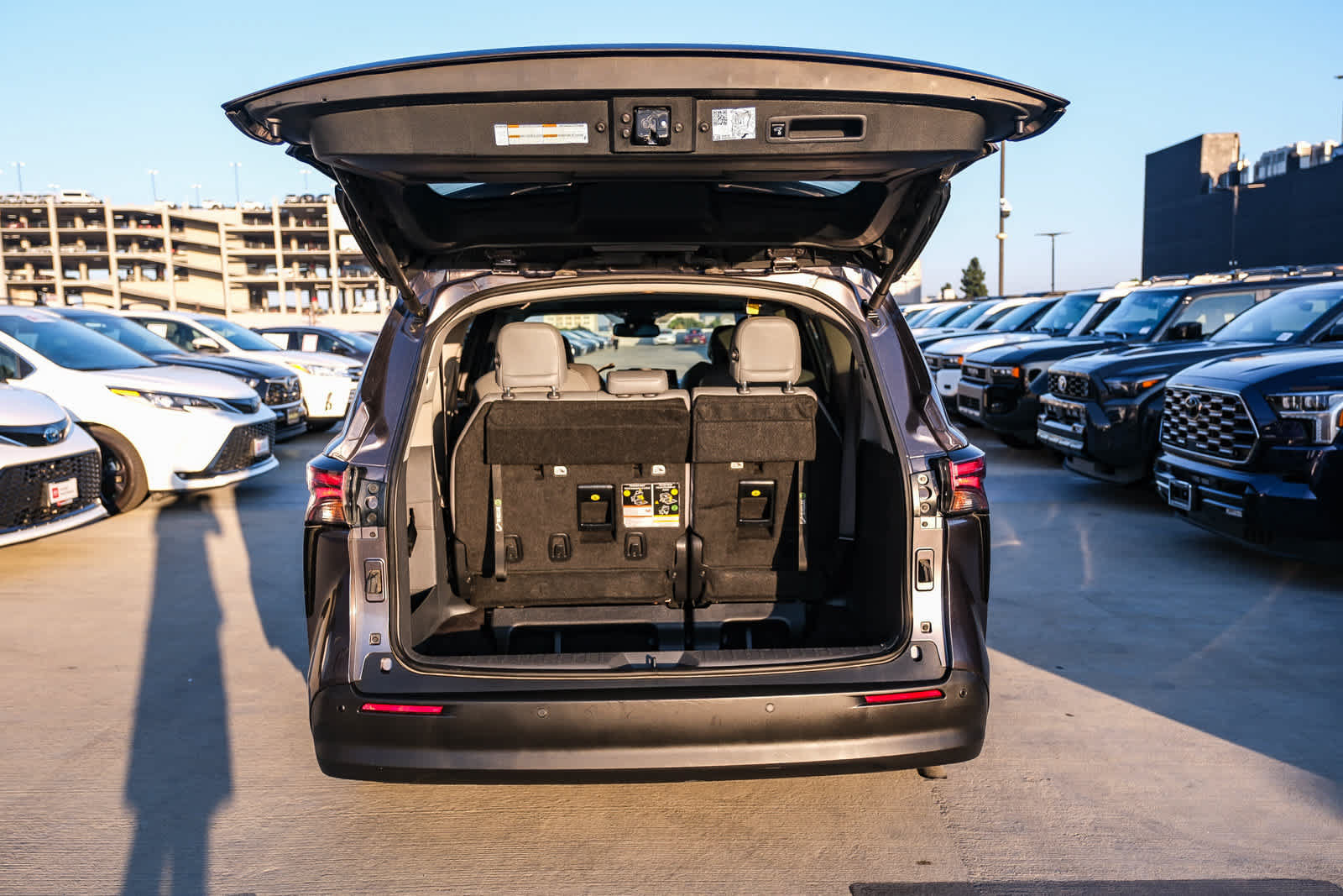 Certified 2024 Toyota Sienna XLE FWD image 28