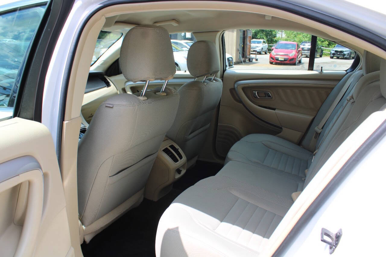 Used 2018 Ford Taurus SE FWD image 24