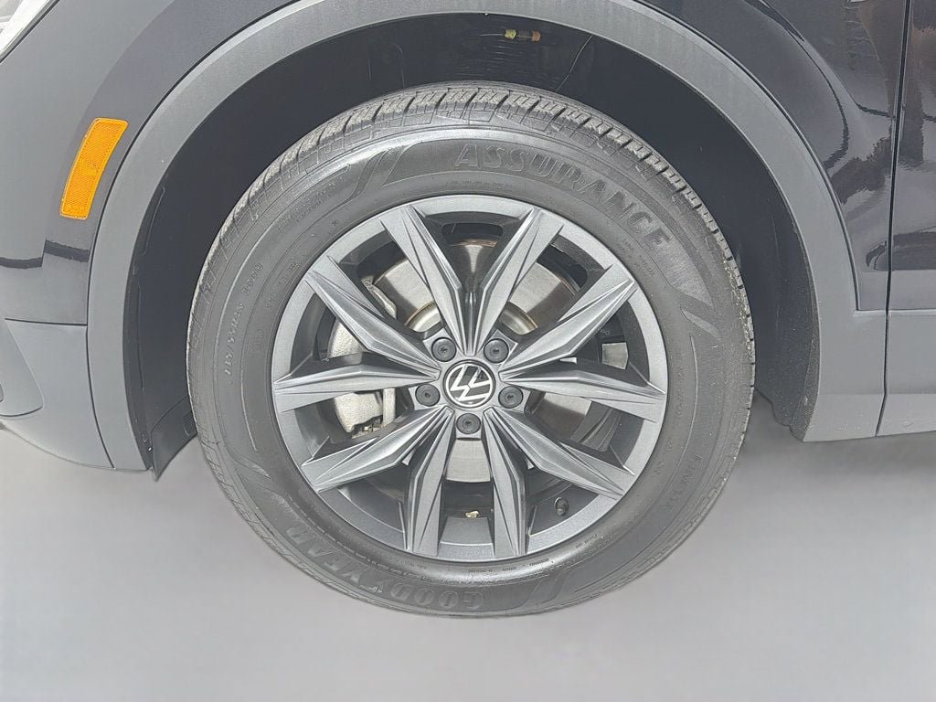 Used 2023 Volkswagen Tiguan SE FWD image 30