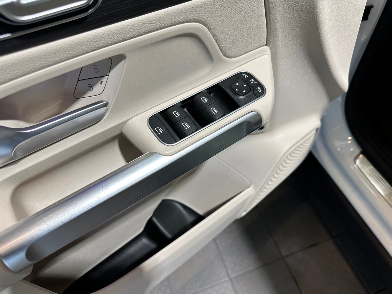 Certified 2023 Mercedes-Benz GLB 250 4MATIC image 13