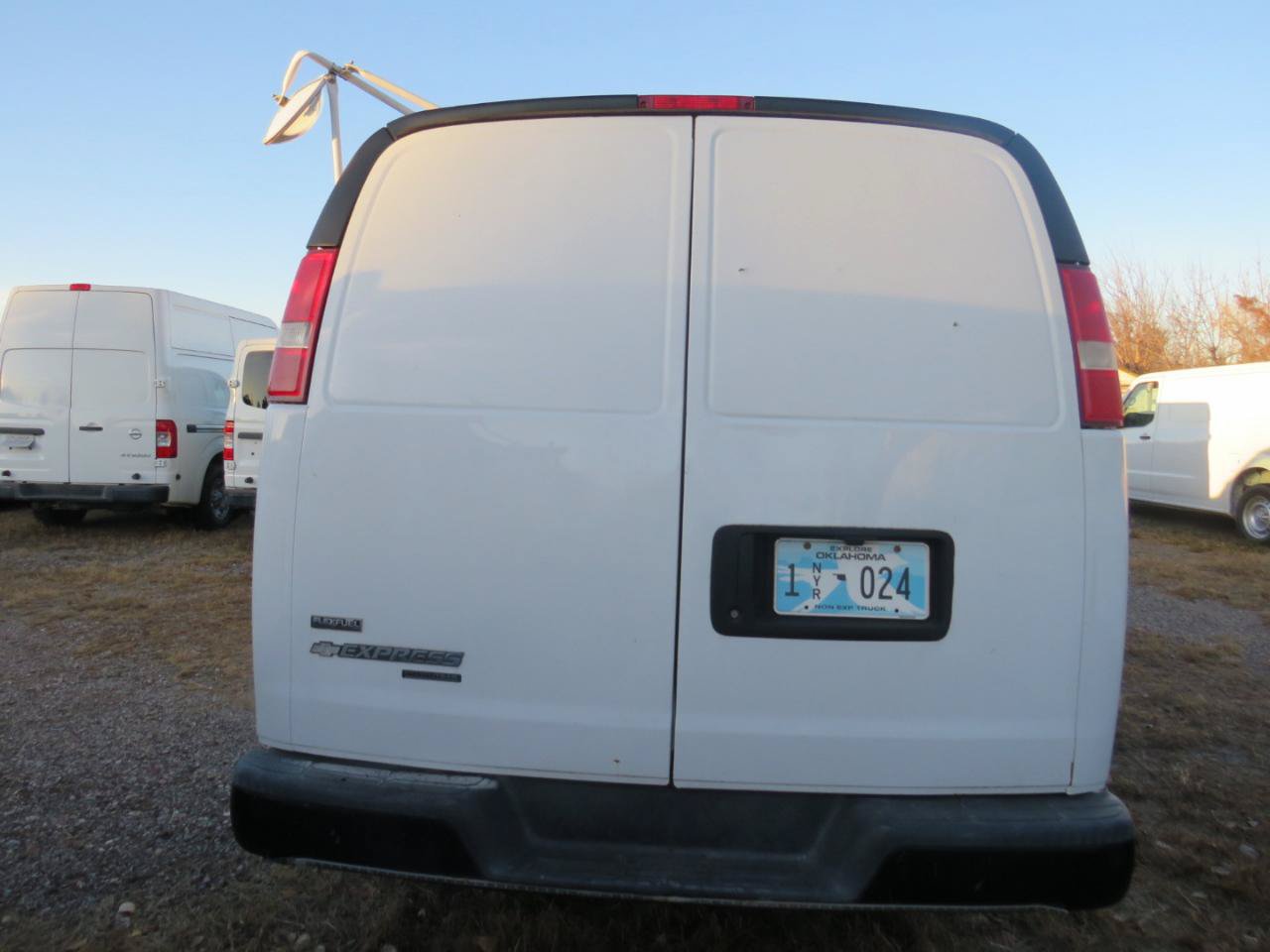 Used 2011 Chevrolet Express 2500 RWD image 26