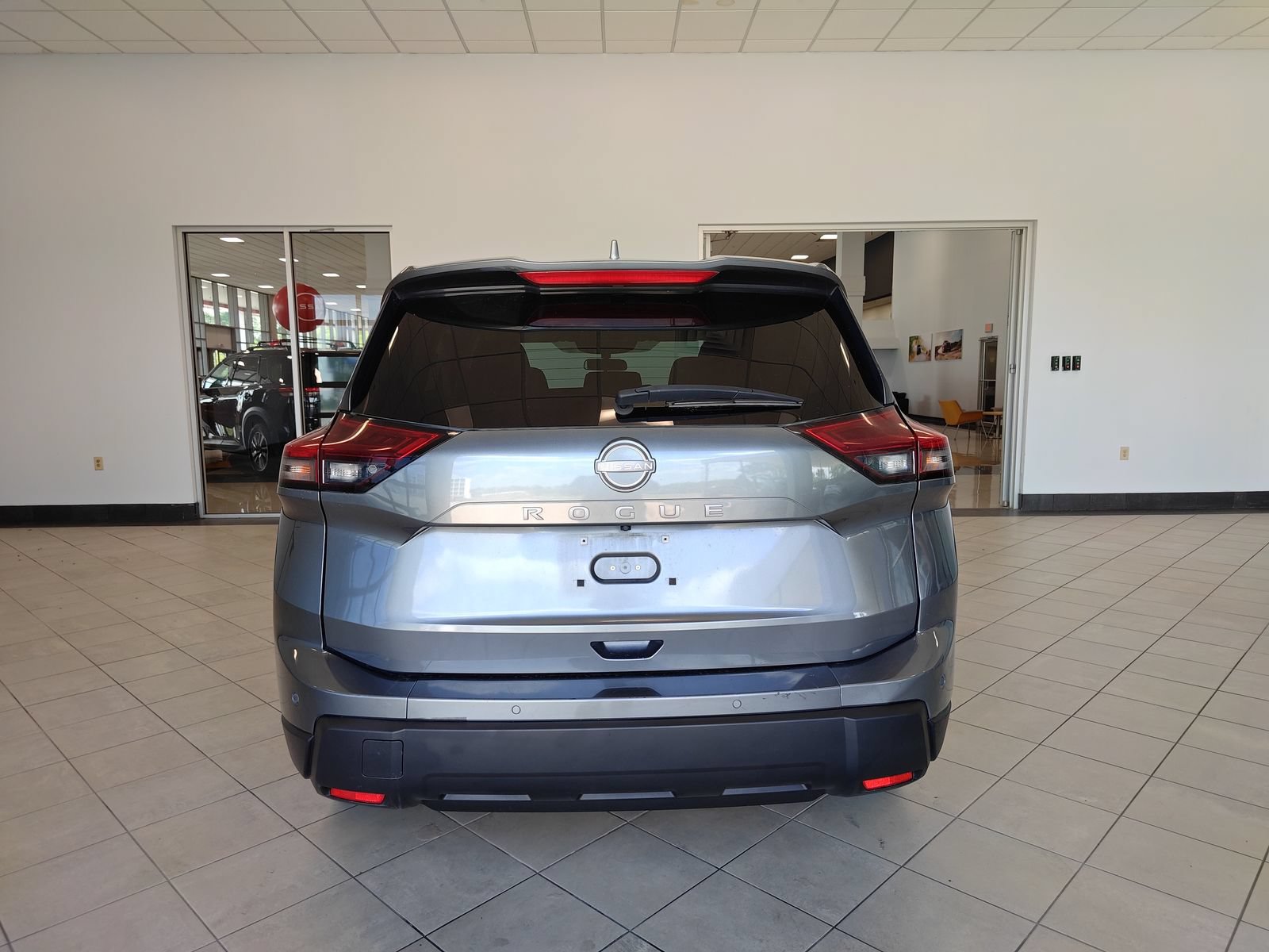Used 2025 Nissan Rogue SV FWD image 4