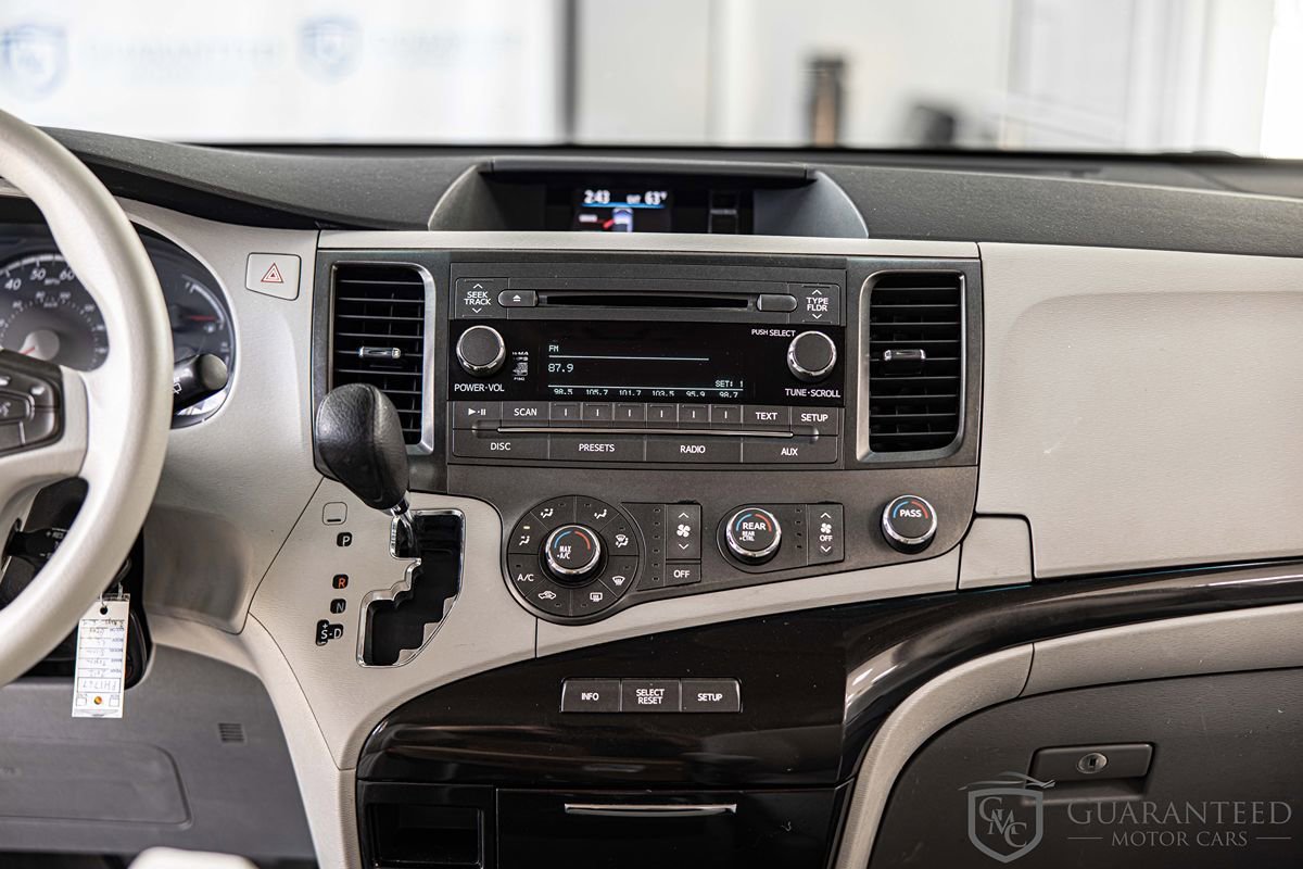 Used 2012 Toyota Sienna LE FWD image 35