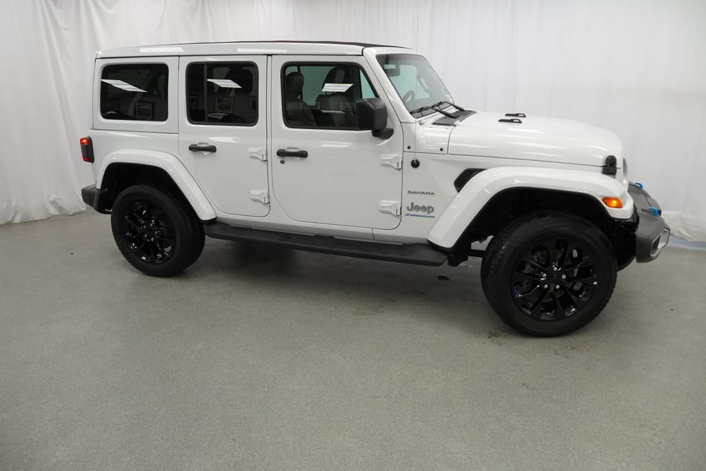 Used 2023 Jeep Wrangler Unlimited Sahara w/ Cold Weather Group AWD/4WD image 10
