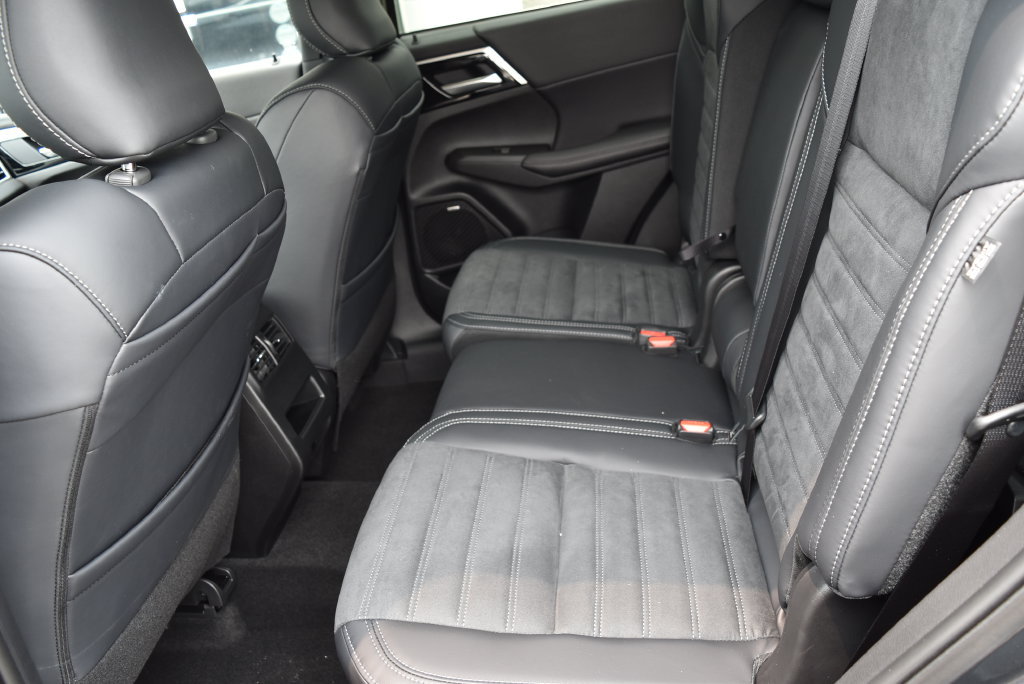 New 2026 Mitsubishi Outlander SE AWD/4WD image 11