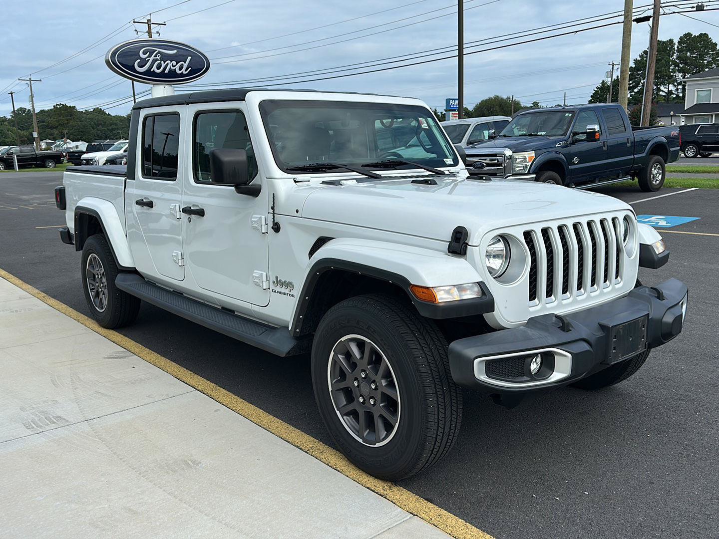 Used 2022 Jeep Gladiator Overland w/ Popular Equipment Package AWD/4WD image 3