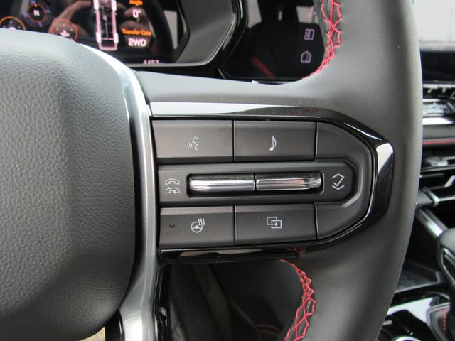 Used 2025 Chevrolet Colorado Z71 w/ Technology Package image 18