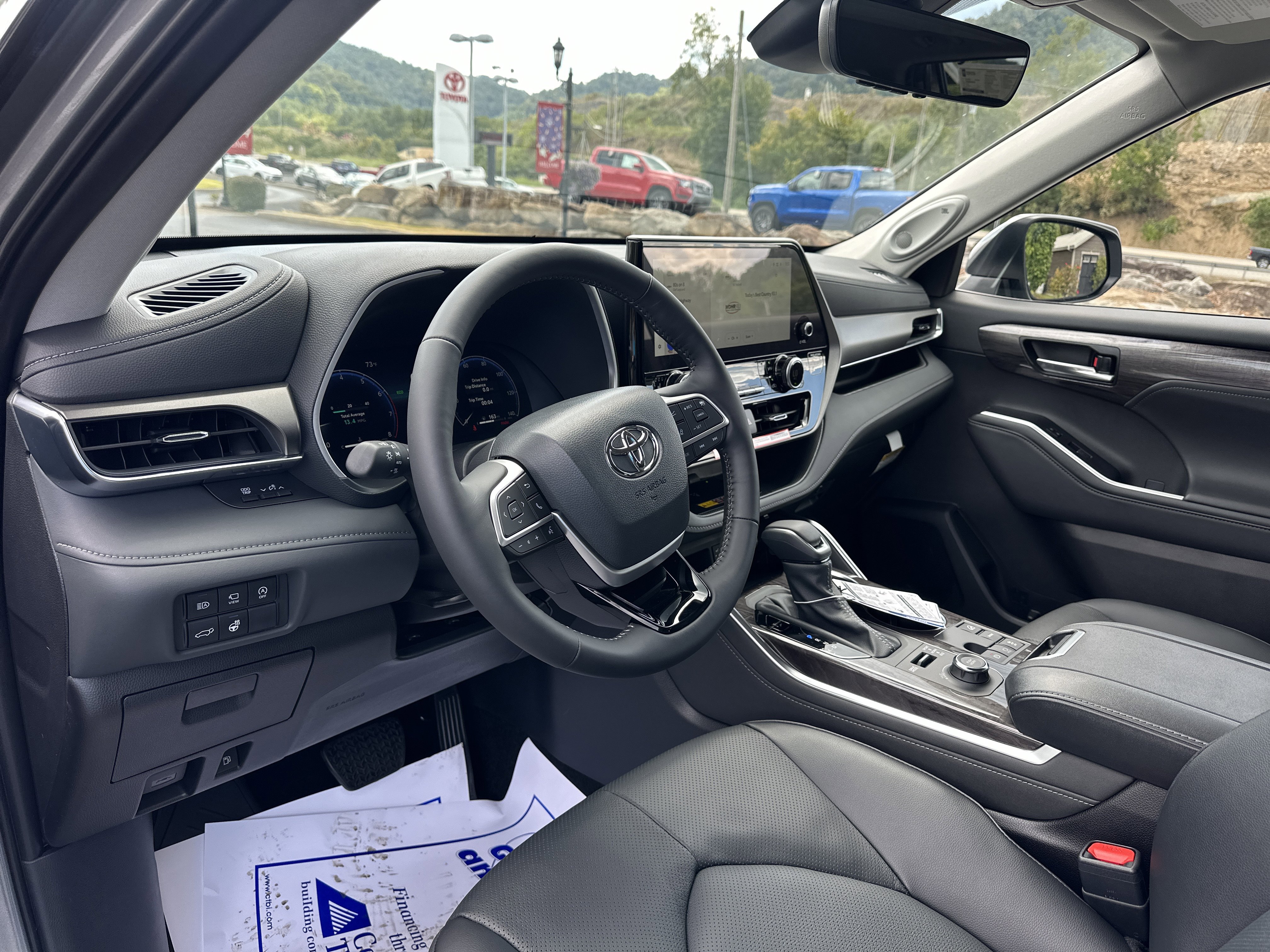 New 2025 Toyota Highlander Limited image 17