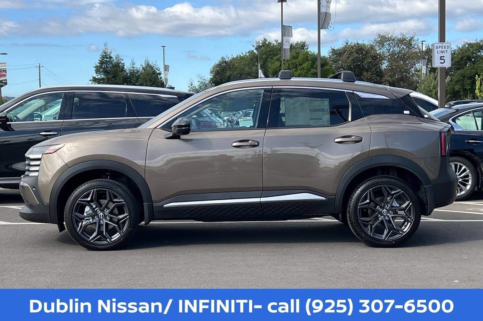 New 2026 Nissan Kicks SR w/ Illumination Package FWD image 7