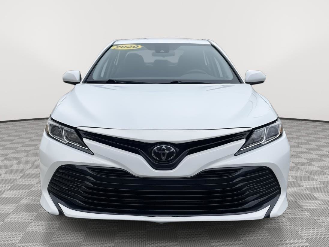 Used 2020 Toyota Camry LE image 2