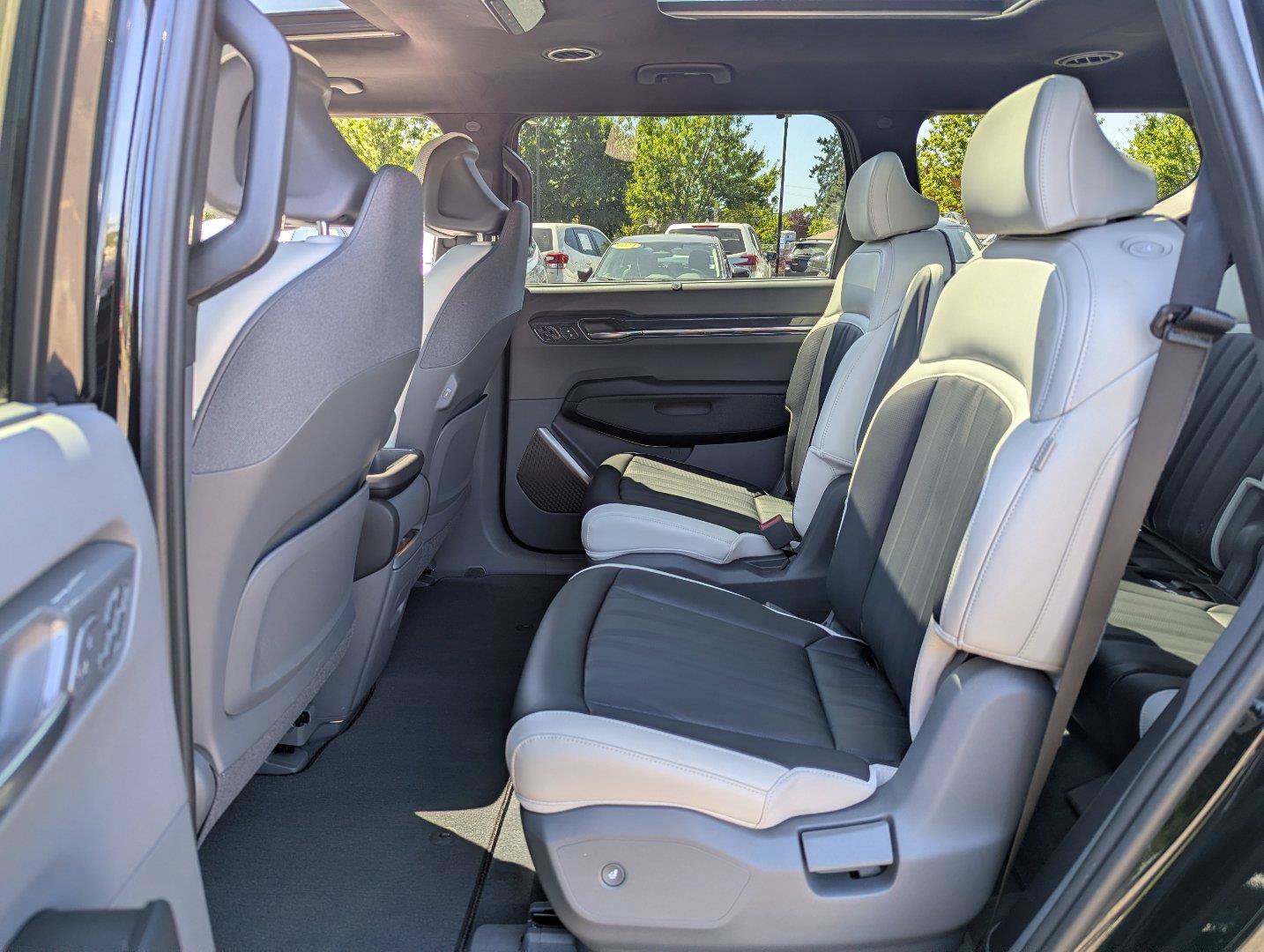 Used 2024 Kia EV9 GT-Line AWD/4WD image 33