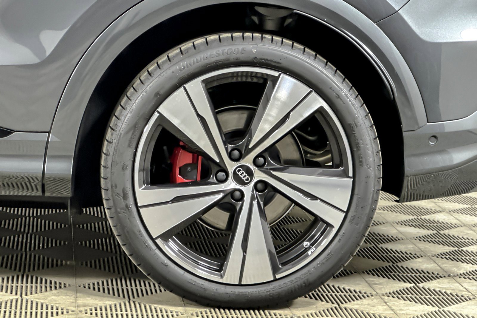 New 2025 Audi SQ5 Prestige image 23