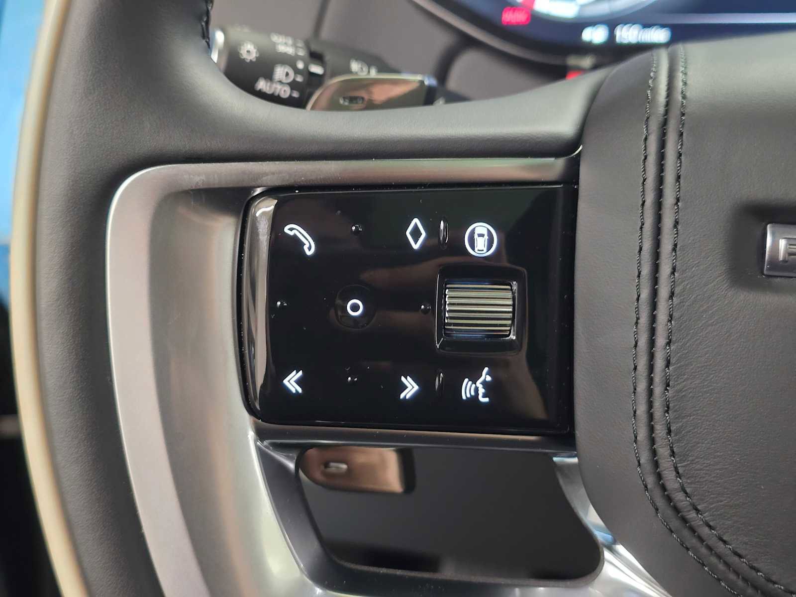 New 2025 Land Rover Range Rover SV image 35