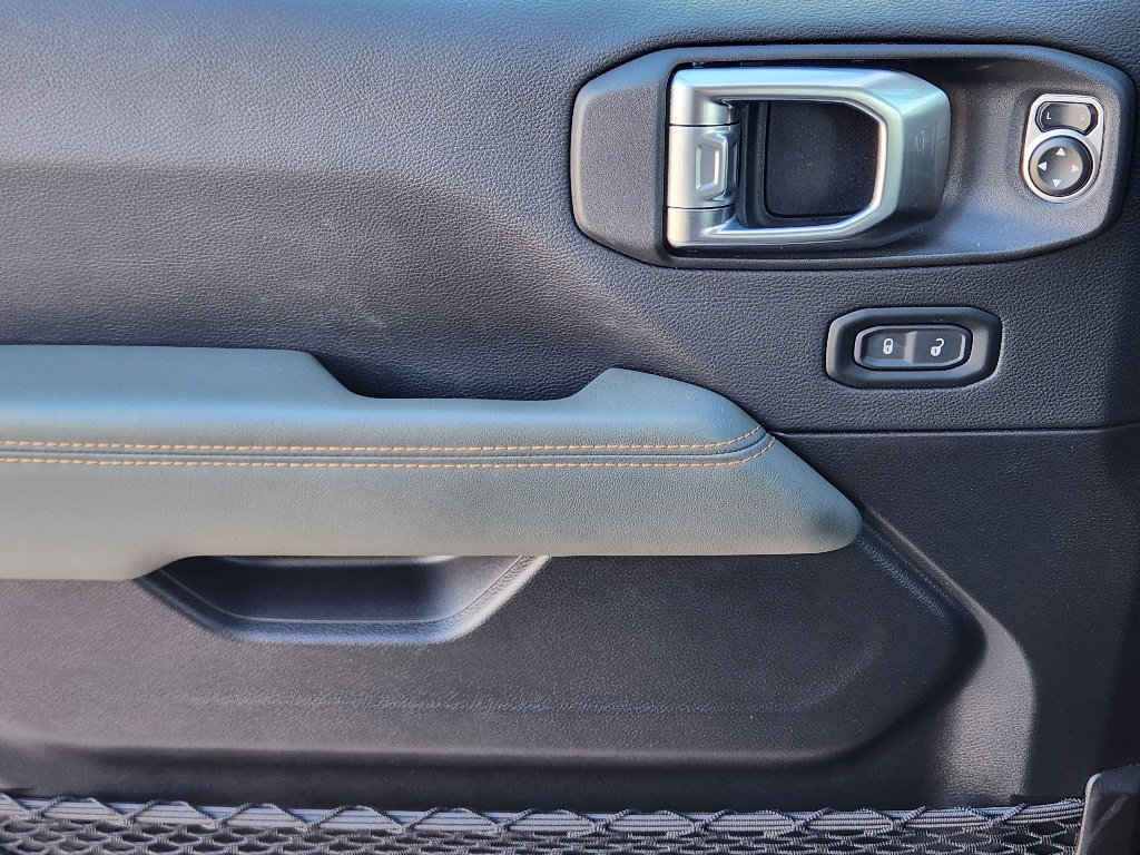 Used 2025 Jeep Gladiator Mojave w/ Convenience Group image 22