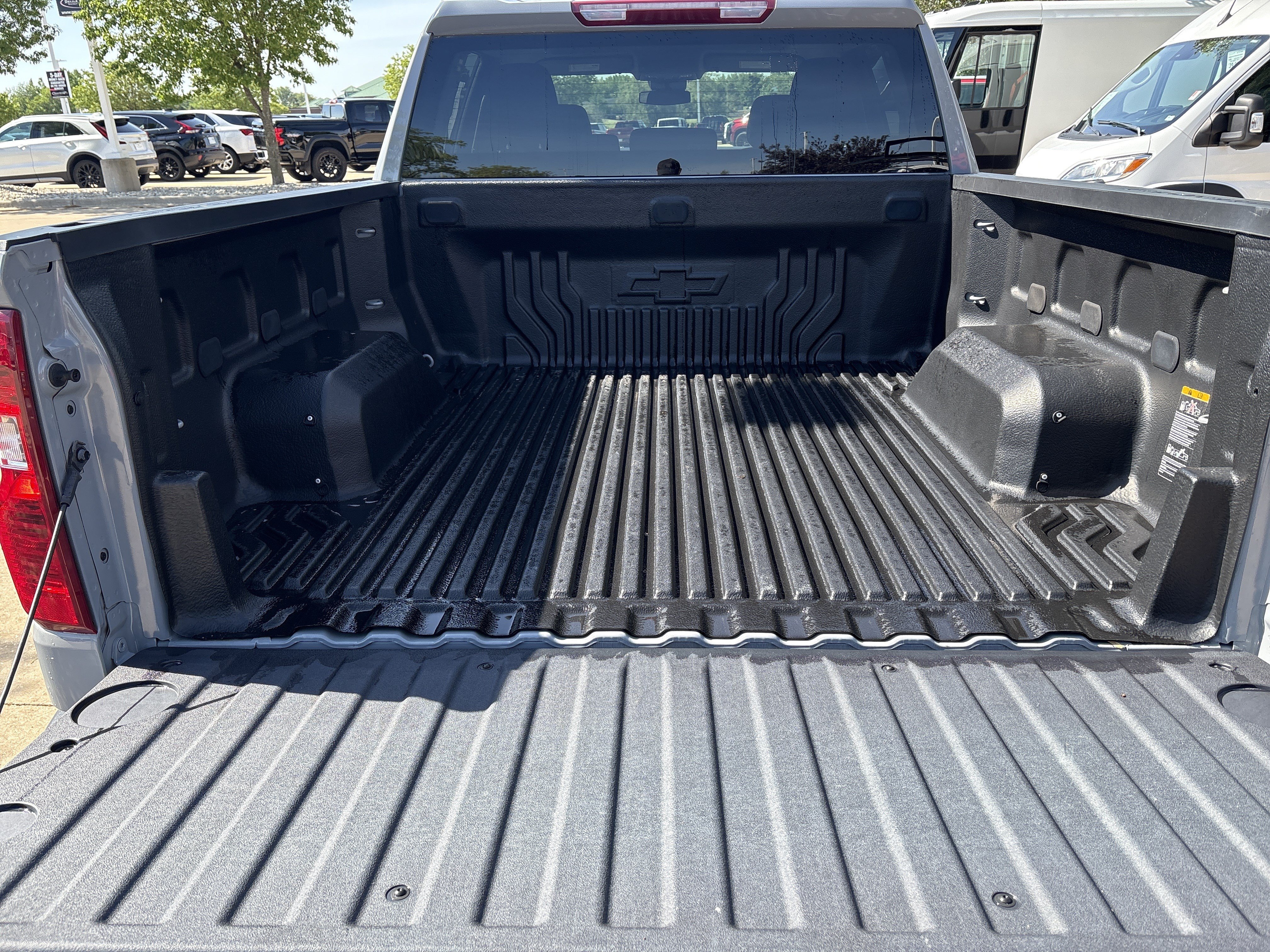 Used 2024 Chevrolet Silverado 1500 LT AWD/4WD image 10