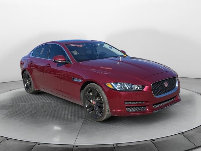 Used 2017 Jaguar XE Prestige RWD image 4