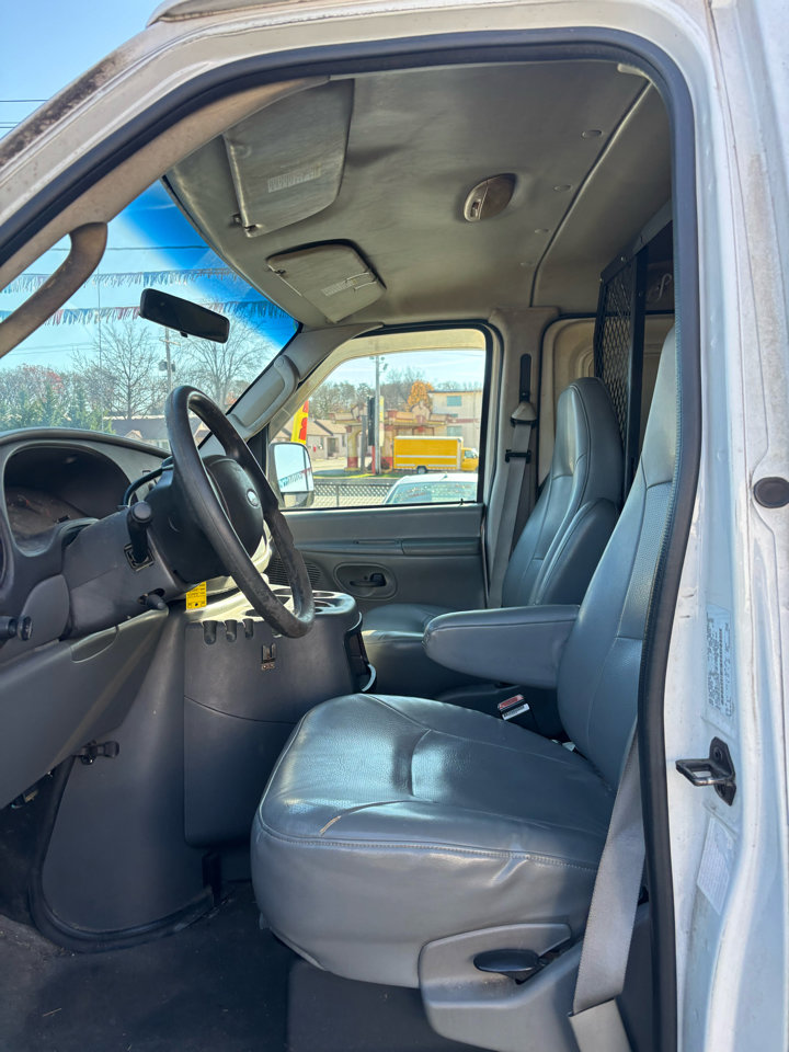 Used 2003 Ford E-350 and Econoline 350 Extended Super Duty image 6