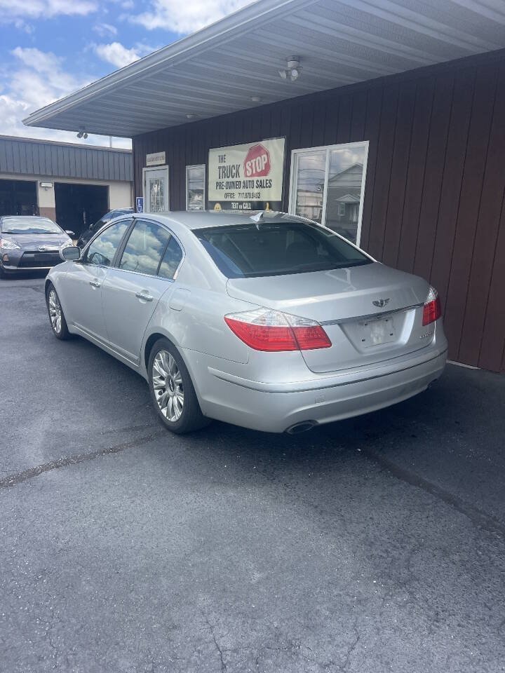Used 2010 Hyundai Genesis 3.8 w/ Premium Navigation Pkg 3 RWD image 3