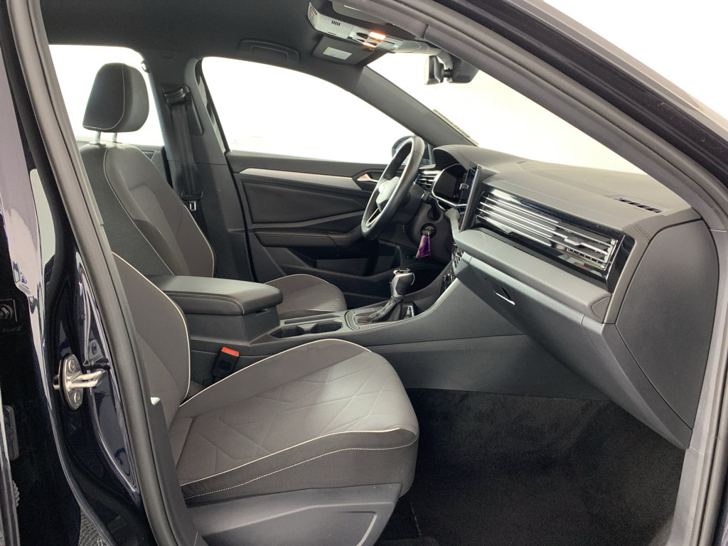 Used 2025 Volkswagen Jetta Sport FWD image 38