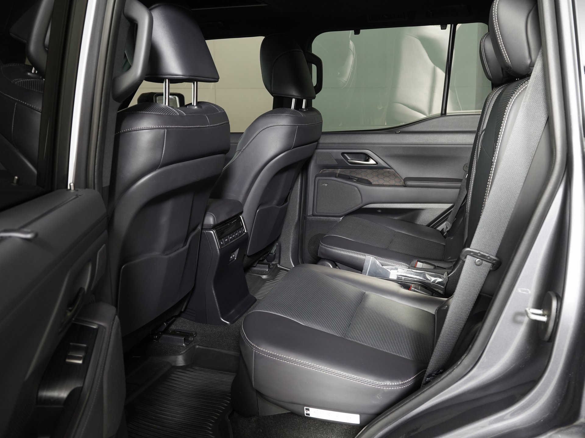 Used 2025 Lexus GX 550 550 Luxury w/ Cold Area Package image 16