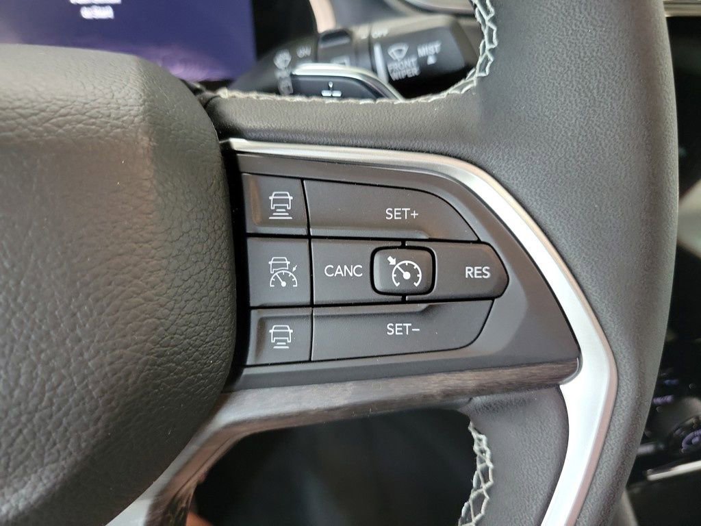 New 2025 Jeep Grand Cherokee Limited image 13