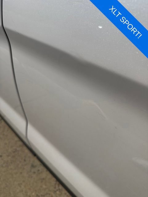 Used 2019 Ford Explorer XLT w/ XLT Sport Appearance Package AWD/4WD image 14