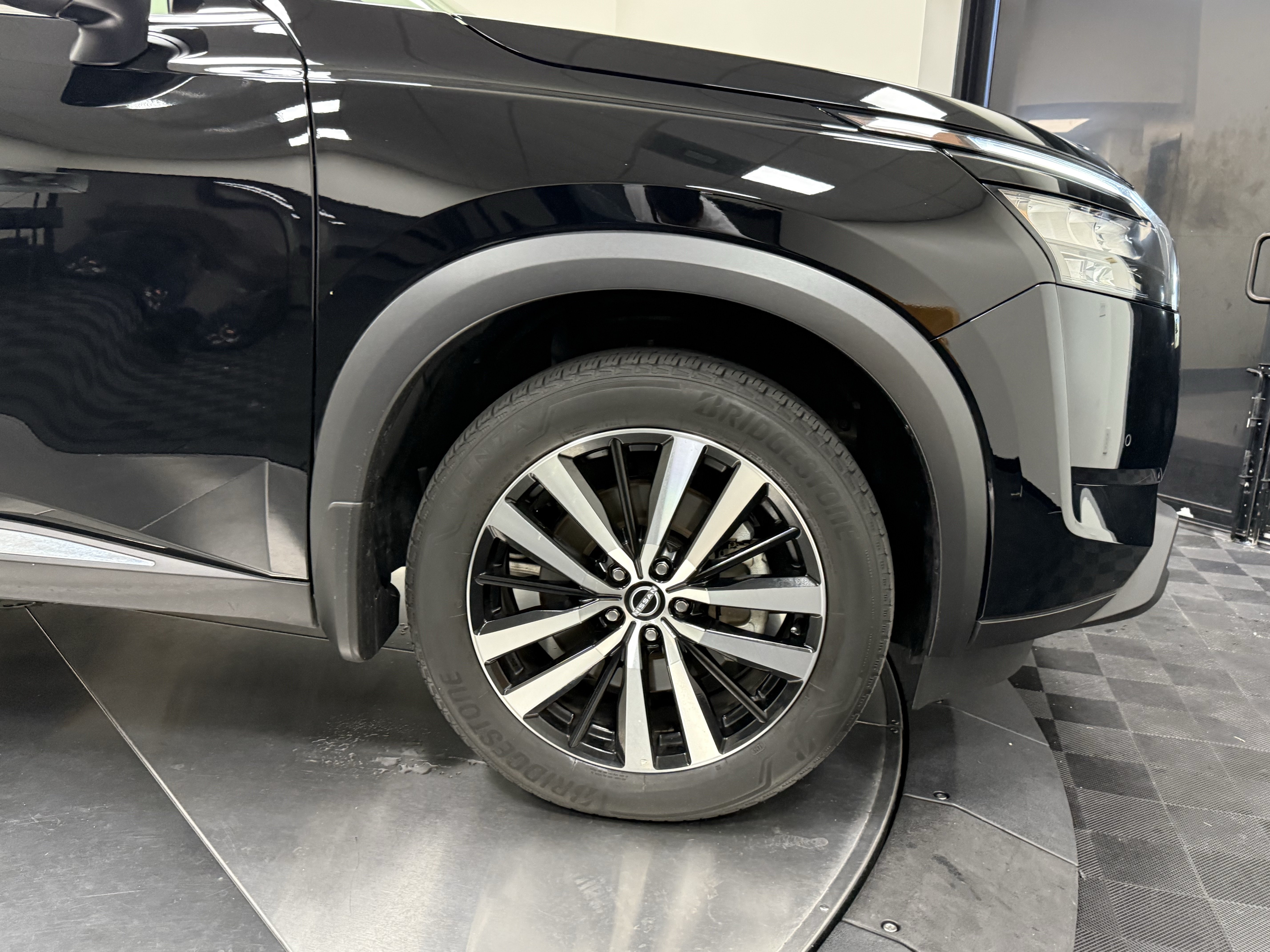Used 2025 Nissan Pathfinder Platinum w/ Cargo Package AWD/4WD image 9