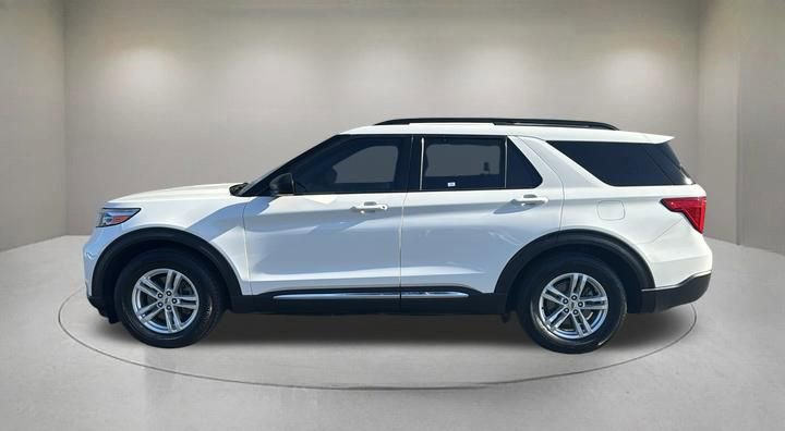 Certified 2021 Ford Explorer XLT w/ Equipment Group 202A RWD image 5