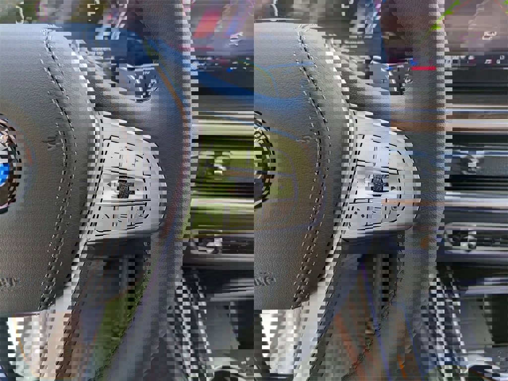 New 2026 BMW X7 xDrive40i w/ Premium Package image 12