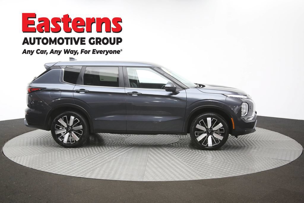 Used 2025 Mitsubishi Outlander SE AWD/4WD image 46