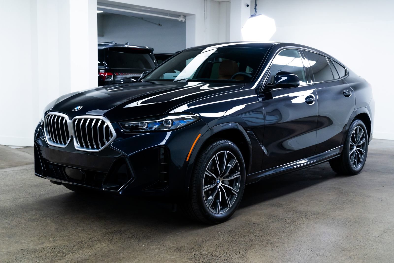 Used 2026 BMW X6 xDrive40i w/ Climate Comfort Package image 3