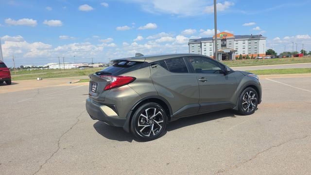 Used 2021 Toyota C-HR XLE FWD image 6