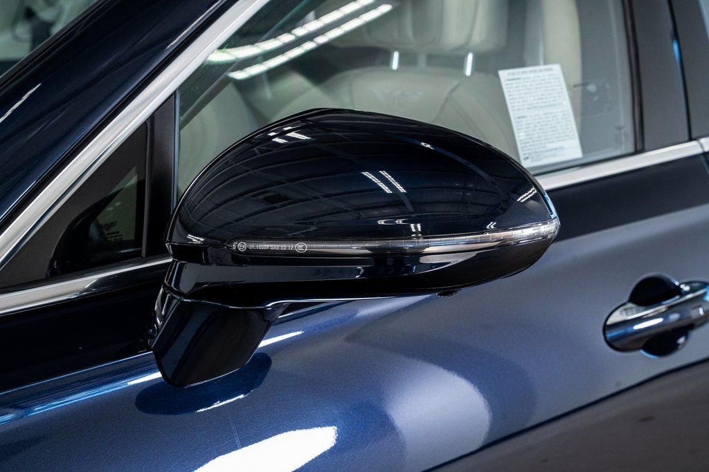 Used 2020 Bentley Flying Spur W12 image 23