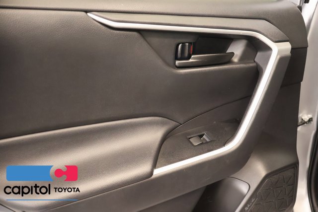 Certified 2021 Toyota RAV4 LE AWD/4WD image 29