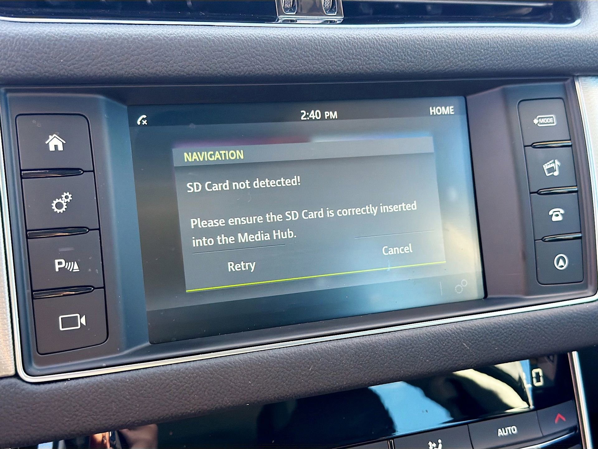 Used 2018 Jaguar XF Premium image 31