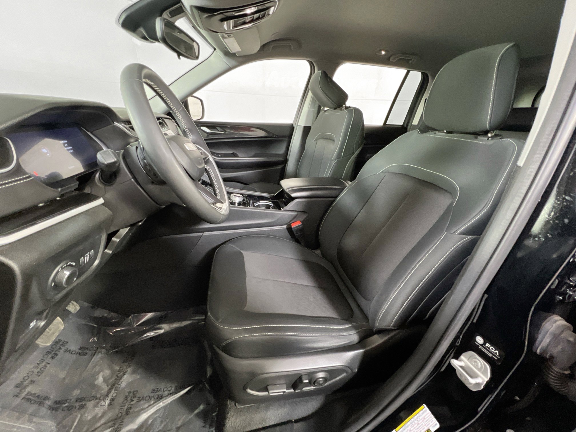 Used 2023 Jeep Grand Cherokee Laredo image 18