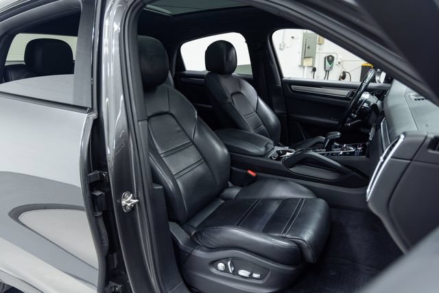 Used 2020 Porsche Cayenne AWD/4WD image 25