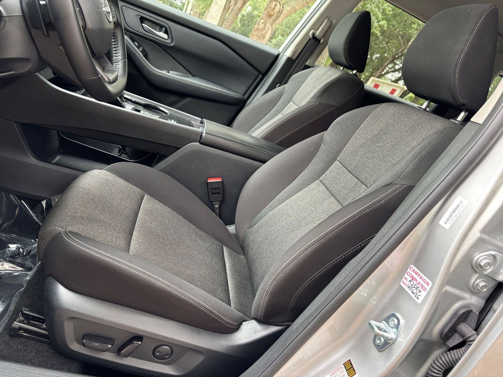 Used 2025 Nissan Rogue SV FWD image 28