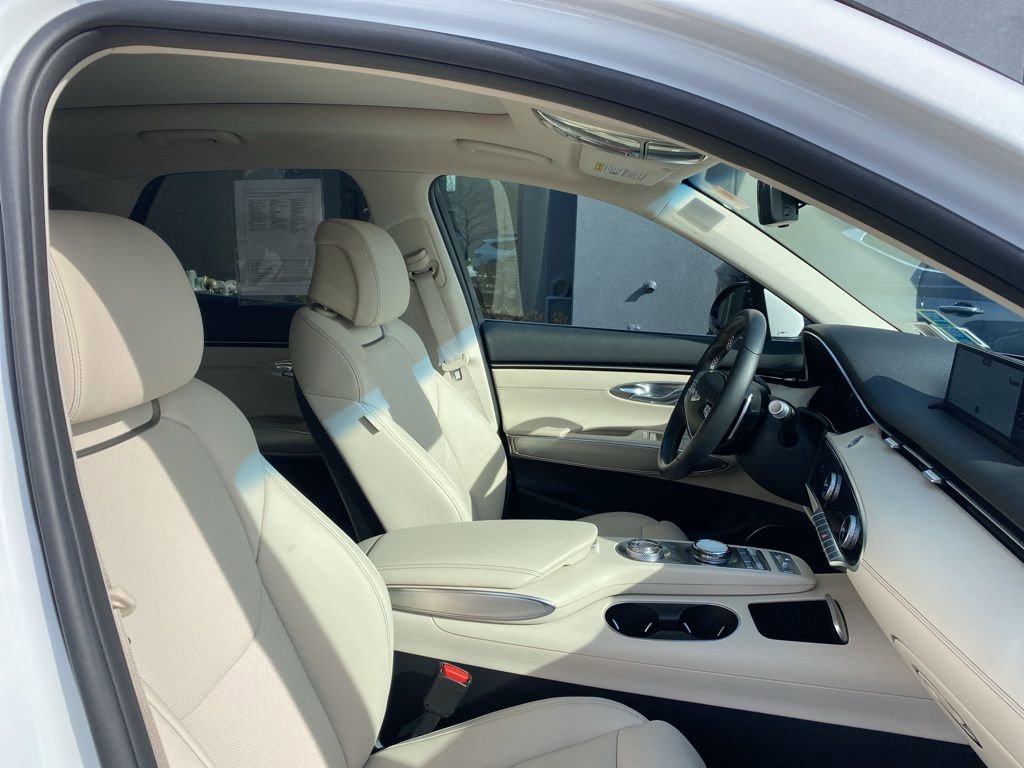 Used 2024 Genesis GV70 2.5T w/ Select Package image 8